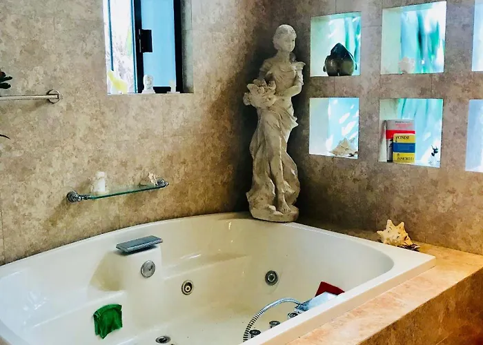 Guest house Jacuzzi In Stunning Playacar Ii 4*